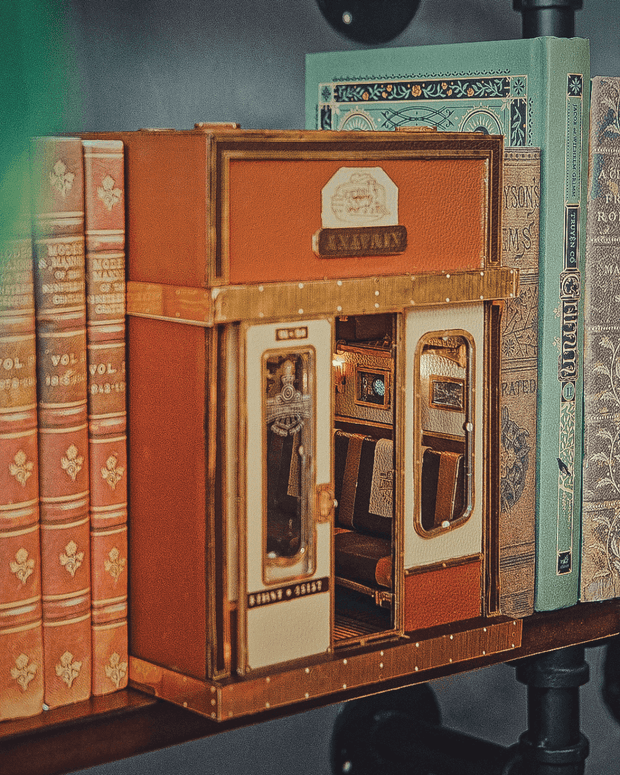 Vintage Train Book Nook Kit – A Cinematic Escape That Moves