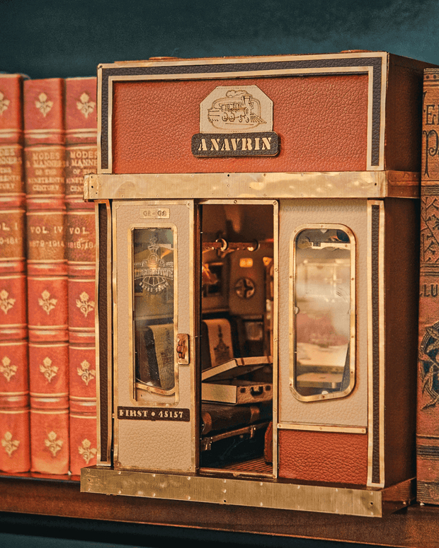 Vintage Train Book Nook Kit – A Cinematic Escape That Moves